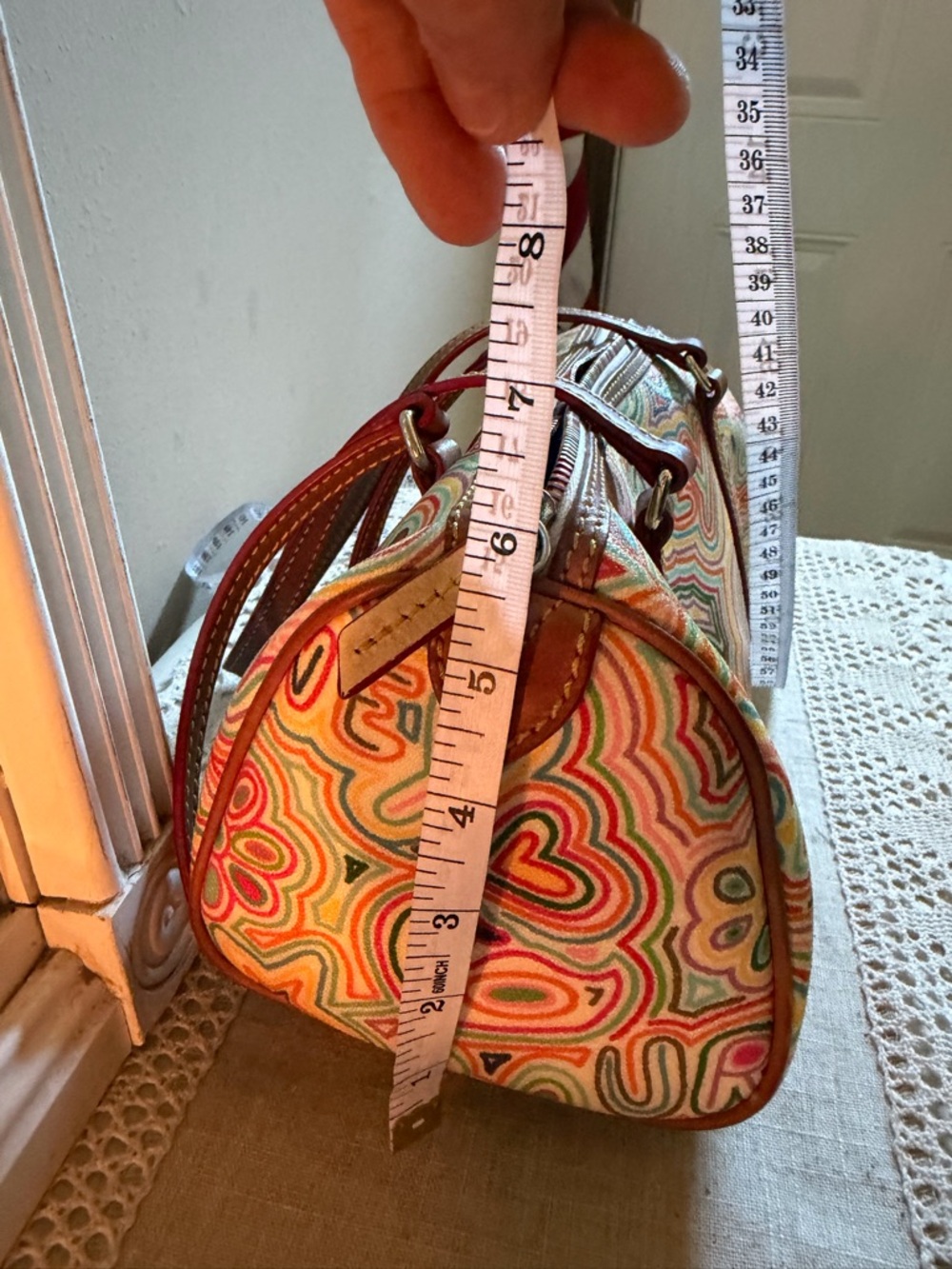 VTG Y2K Dooney & Bourke
"Crayon Hearts Collection"
Barrel Shoulder Bag - Picture 12 of 13
